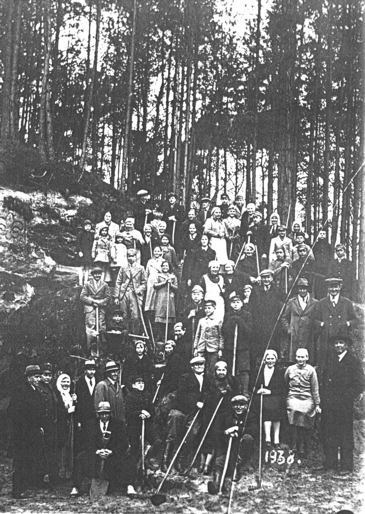 Koku stādīšanas talka Liepā pie Lielās Ellītes 1930.gadi