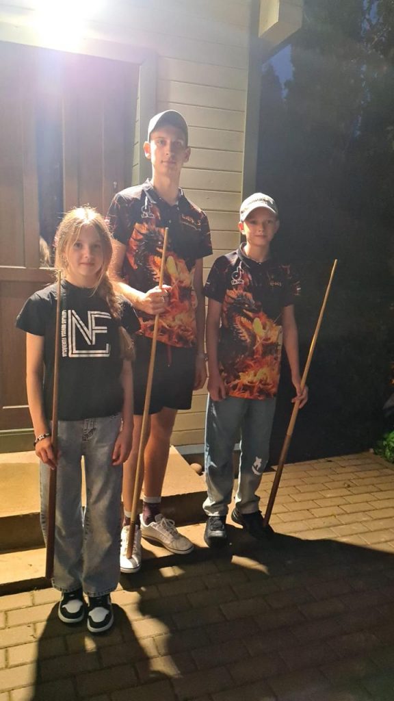 dēlam 12 gadi un draugi